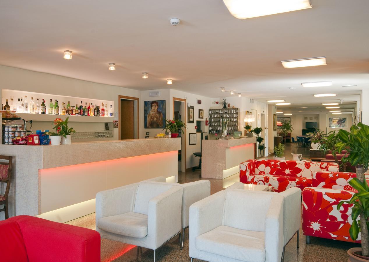 Hotel Trafalgar Rimini Eksteriør bilde