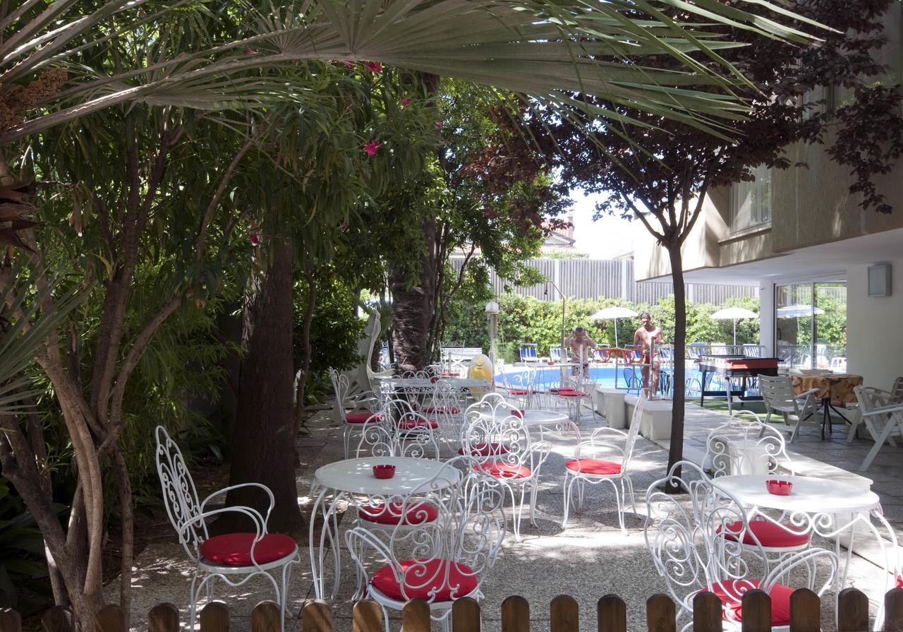 Hotel Trafalgar Rimini Eksteriør bilde